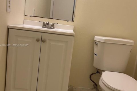 Condo in Miami, Florida, 2 bedrooms  № 2000842 - photo 7