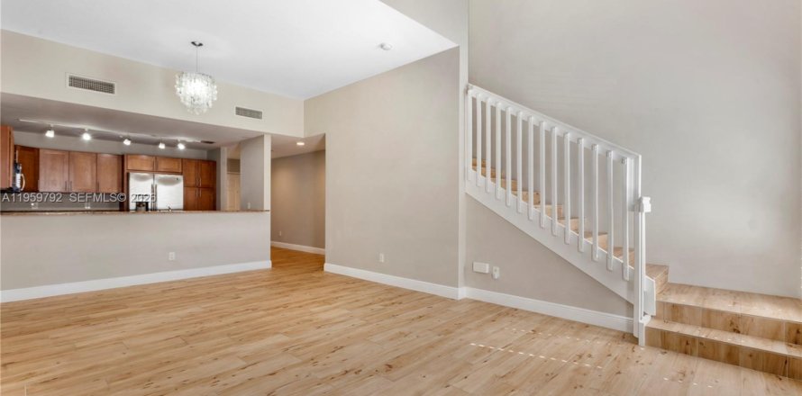 Кондоминиум с 1 спальней в Майами, Флорида № 2021807