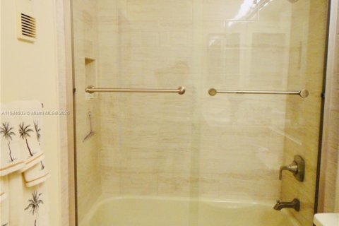 Copropriété à louer à Palm Beach Gardens, Floride: 2 chambres, 117.8 m2 № 1960042 - photo 9