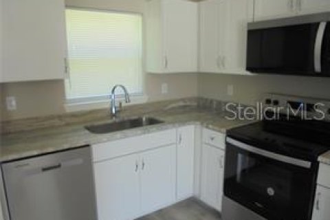 House in Ocklawaha, Florida 3 bedrooms, 92.9 sq.m. № 2224776 - photo 7