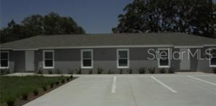 House in Ocklawaha, Florida 3 bedrooms, 92.9 sq.m. № 2224776