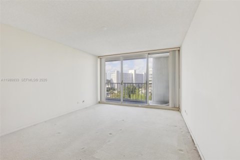 Condo in Highland Beach, Florida, 3 bedrooms  № 2043341 - photo 25