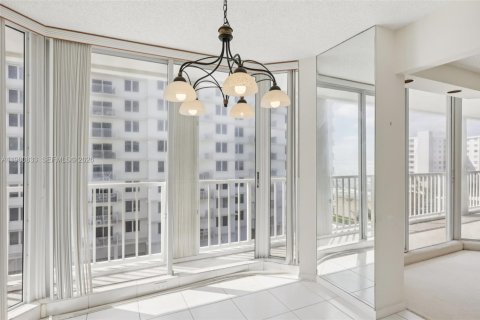 Condo in Highland Beach, Florida, 3 bedrooms  № 2043341 - photo 17