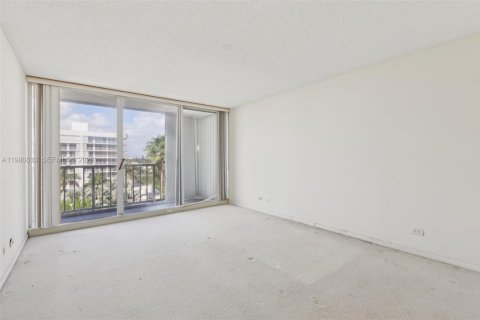 Condo in Highland Beach, Florida, 3 bedrooms  № 2043341 - photo 27