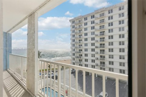 Condo in Highland Beach, Florida, 3 bedrooms  № 2043341 - photo 3