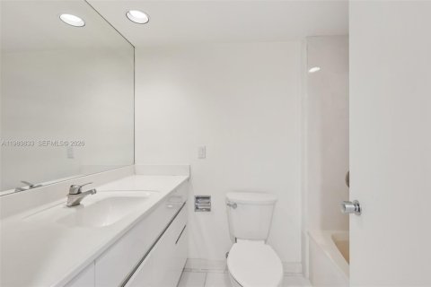 Condo in Highland Beach, Florida, 3 bedrooms  № 2043341 - photo 23