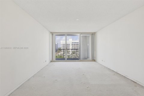 Condo in Highland Beach, Florida, 3 bedrooms  № 2043341 - photo 24