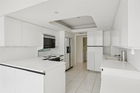 Condo in Highland Beach, Florida, 3 bedrooms  № 2043341 - photo 19