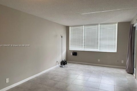 Снять в аренду кондоминиум в Дейви, Флорида 1 спальня, 60.76м2, № 1945973 - фото 5