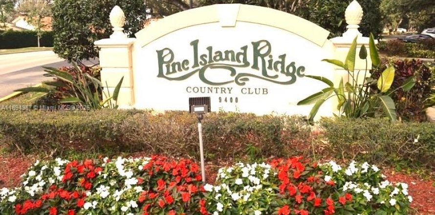 Кондоминиум с 1 спальней в Дейви, Флорида № 1945973