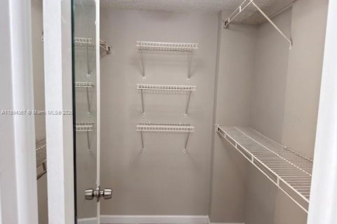 Снять в аренду кондоминиум в Дейви, Флорида 1 спальня, 60.76м2, № 1945973 - фото 11