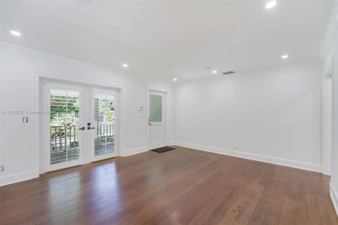 Купить виллу или дом в Майами, Флорида 3 спальни, 174.84м2, № 1955562 - фото 18