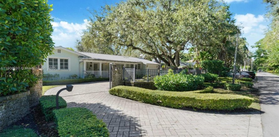 Дом в Майами, Флорида 3 спальни, 174.84м2 № 1955562