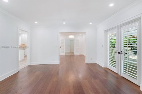 Купить виллу или дом в Майами, Флорида 3 спальни, 174.84м2, № 1955562 - фото 21