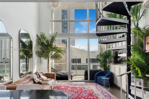 Купить кондоминиум в Майами, Флорида 1 спальня, 70.79м2, № 2029506 - фото 3