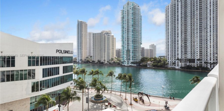 Кондоминиум с 1 спальней в Майами, Флорида № 2029506