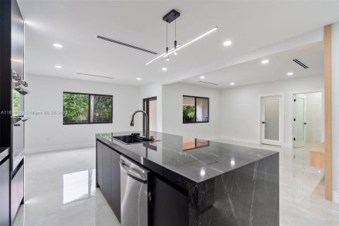 Casa en venta en Davie, Florida, 5 dormitorios, 298.59 m2 № 1920608 - foto 12