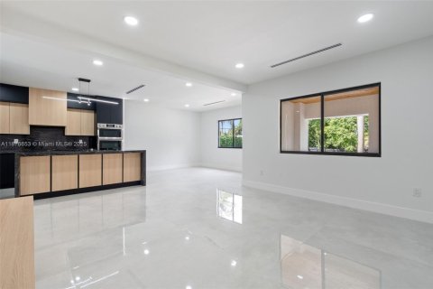 Casa en venta en Davie, Florida, 5 dormitorios, 298.59 m2 № 1920608 - foto 14