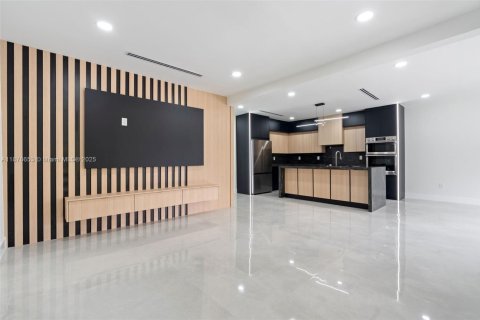 Casa en venta en Davie, Florida, 5 dormitorios, 298.59 m2 № 1920608 - foto 15