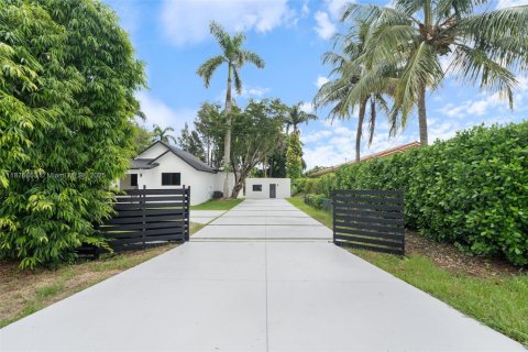 Casa en venta en Davie, Florida, 5 dormitorios, 298.59 m2 № 1920608 - foto 3