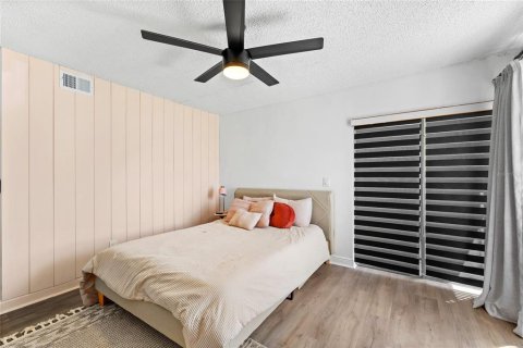 Condo in Orlando, Florida, 2 bedrooms  № 2377913 - photo 17