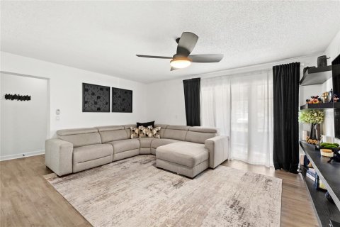 Condo in Orlando, Florida, 2 bedrooms  № 2377913 - photo 8