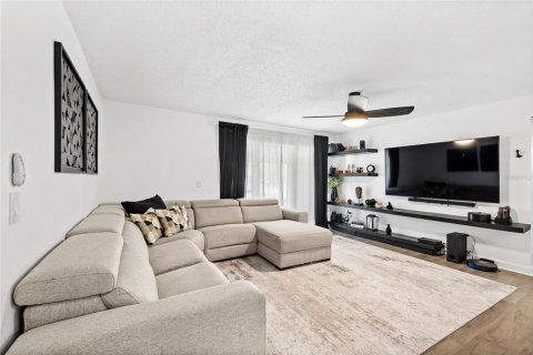 Condo in Orlando, Florida, 2 bedrooms  № 2377913 - photo 9