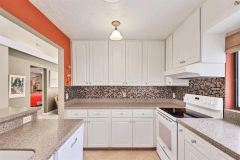 House in Bradenton, Florida 3 bedrooms, 167.69 sq.m. № 1676960 - photo 15