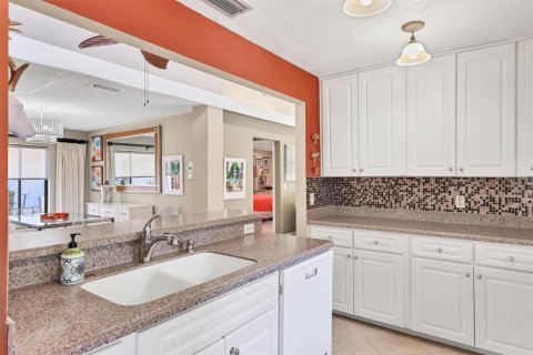 House in Bradenton, Florida 3 bedrooms, 167.69 sq.m. № 1676960 - photo 14