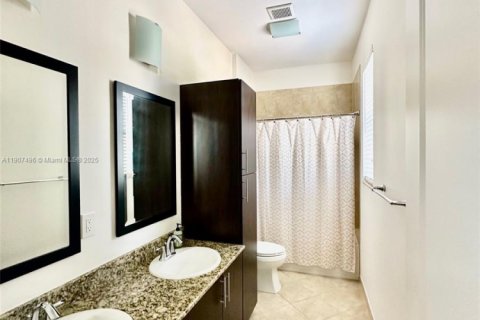 Townhouse in Boca Raton, Florida 2 bedrooms, 125.79 sq.m. № 1965063 - photo 15