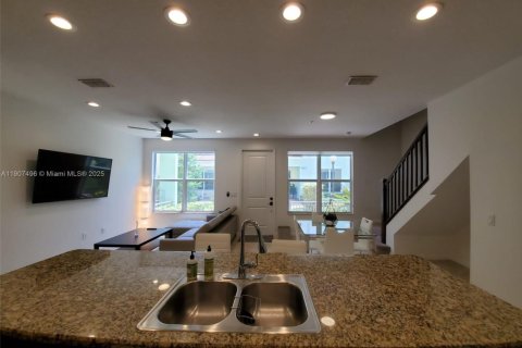 Townhouse in Boca Raton, Florida 2 bedrooms, 125.79 sq.m. № 1965063 - photo 8