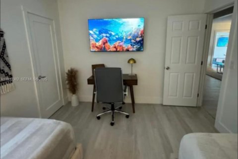 House in Miami, Florida 4 bedrooms, 128.48 sq.m. № 1992875 - photo 21