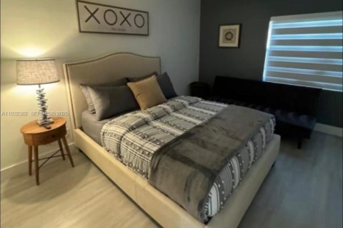 House in Miami, Florida 4 bedrooms, 128.48 sq.m. № 1992875 - photo 14