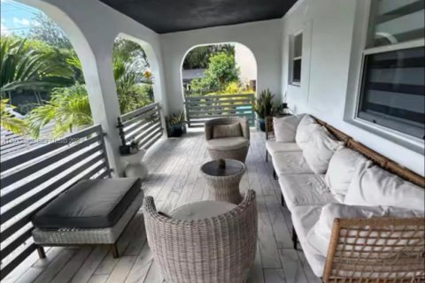 House in Miami, Florida 4 bedrooms, 128.48 sq.m. № 1992875 - photo 26