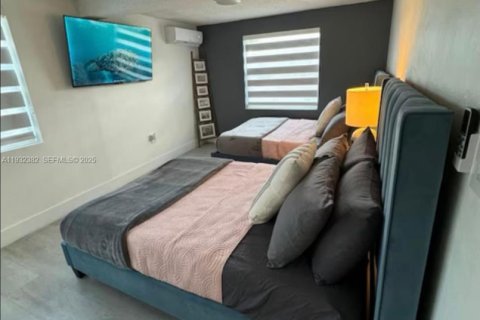 House in Miami, Florida 4 bedrooms, 128.48 sq.m. № 1992875 - photo 15