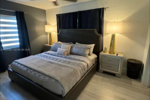 House in Miami, Florida 4 bedrooms, 128.48 sq.m. № 1992875 - photo 13