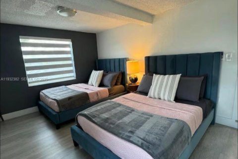 House in Miami, Florida 4 bedrooms, 128.48 sq.m. № 1992875 - photo 16