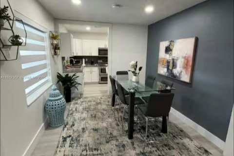 House in Miami, Florida 4 bedrooms, 128.48 sq.m. № 1992875 - photo 11