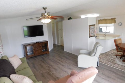 Appartement à louer à Zephyrhills, Floride: 2 chambres, 98.1 m2 № 1907486 - photo 11