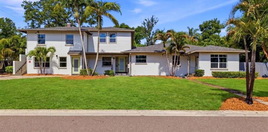 Villa ou maison à Saint Petersburg, Floride 6 chambres, 358.32 m2 № 2140784
