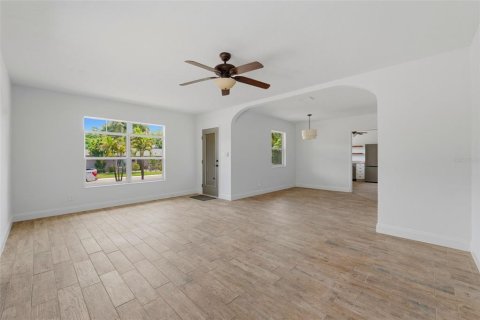 Villa ou maison à vendre à Saint Petersburg, Floride: 6 chambres, 358.32 m2 № 2140784 - photo 18
