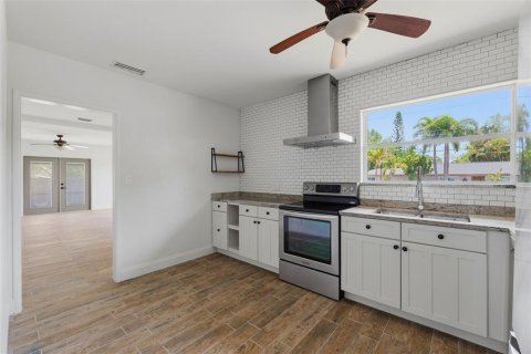 Villa ou maison à vendre à Saint Petersburg, Floride: 6 chambres, 358.32 m2 № 2140784 - photo 23