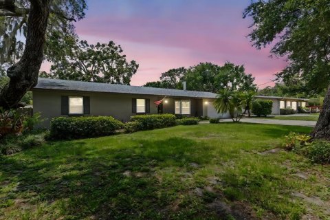 House in Oakland, Florida 3 bedrooms, 131.83 sq.m. № 1767223 - photo 1