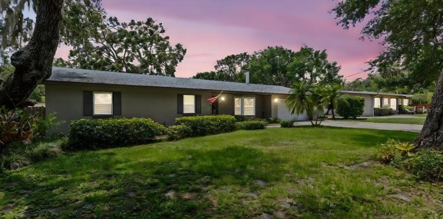 House in Oakland, Florida 3 bedrooms, 131.83 sq.m. № 1767223