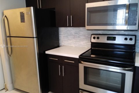 Copropriété à vendre à Miami, Floride: 2 chambres, 91.51 m2 № 1979620 - photo 13