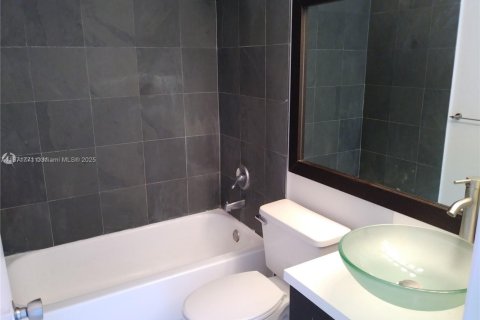 Copropriété à vendre à Miami, Floride: 2 chambres, 91.51 m2 № 1979620 - photo 11