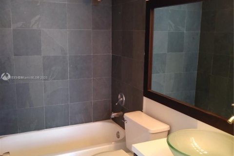 Copropriété à vendre à Miami, Floride: 2 chambres, 91.51 m2 № 1979620 - photo 6