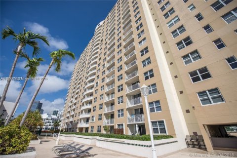 Copropriété à vendre à Miami, Floride: 2 chambres, 91.51 m2 № 1979620 - photo 2