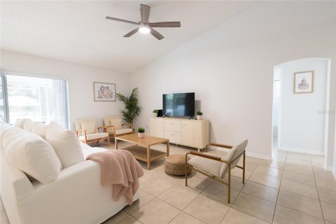 House in Kissimmee, Florida 3 bedrooms, 142.6 sq.m. № 2393928 - photo 8