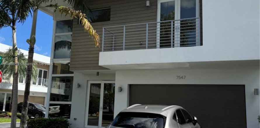 Villa ou maison à Doral, Floride 5 chambres, 289.2 m2 № 1939317